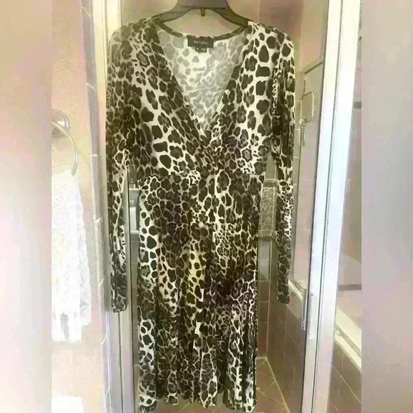 Karen Kane Medium faux wrap dress in leopard print. - Picture 1 of 6